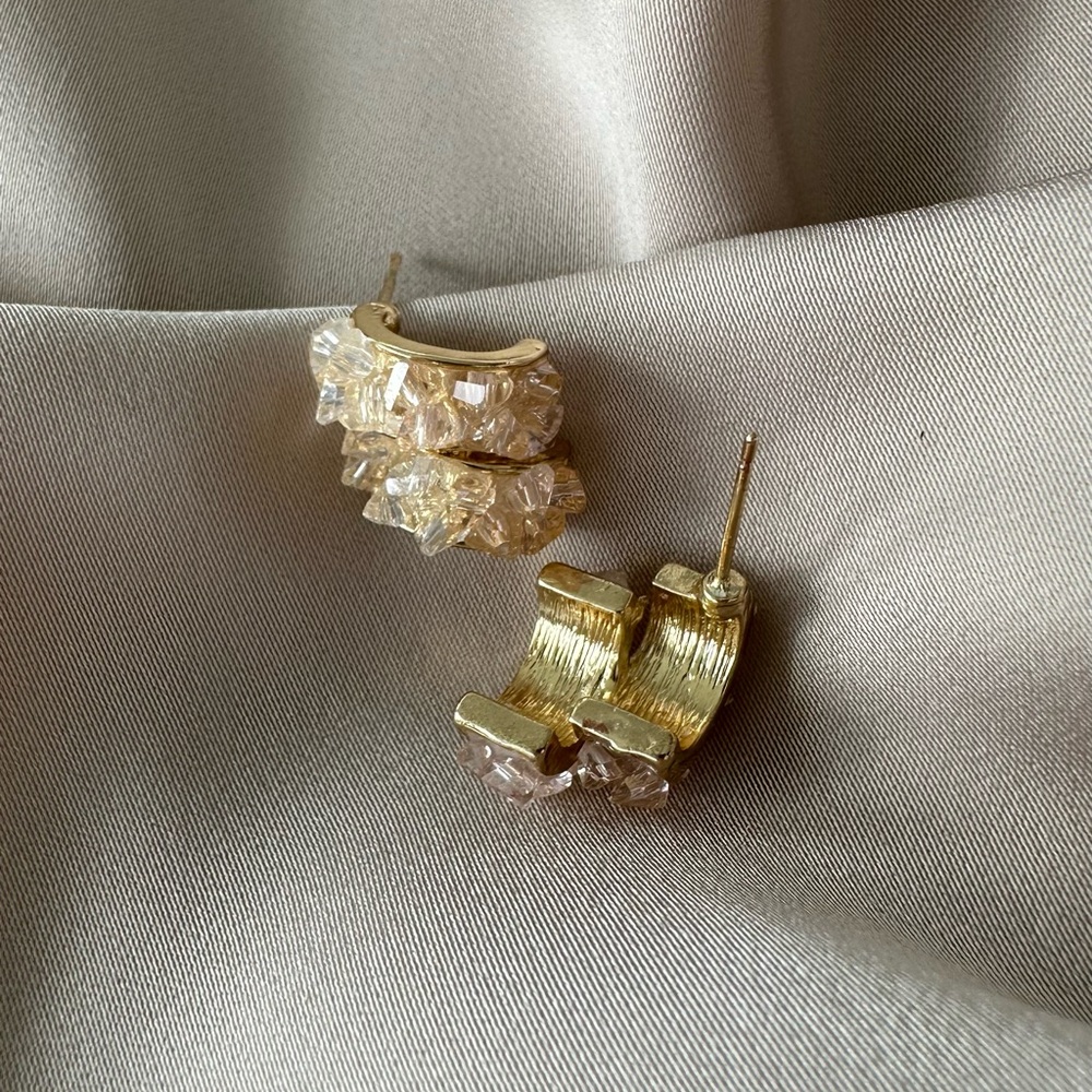 【Aurelia】C-shaped Crystal Ear Studs (S925 Silver-Plated) - Picture 2 of 3